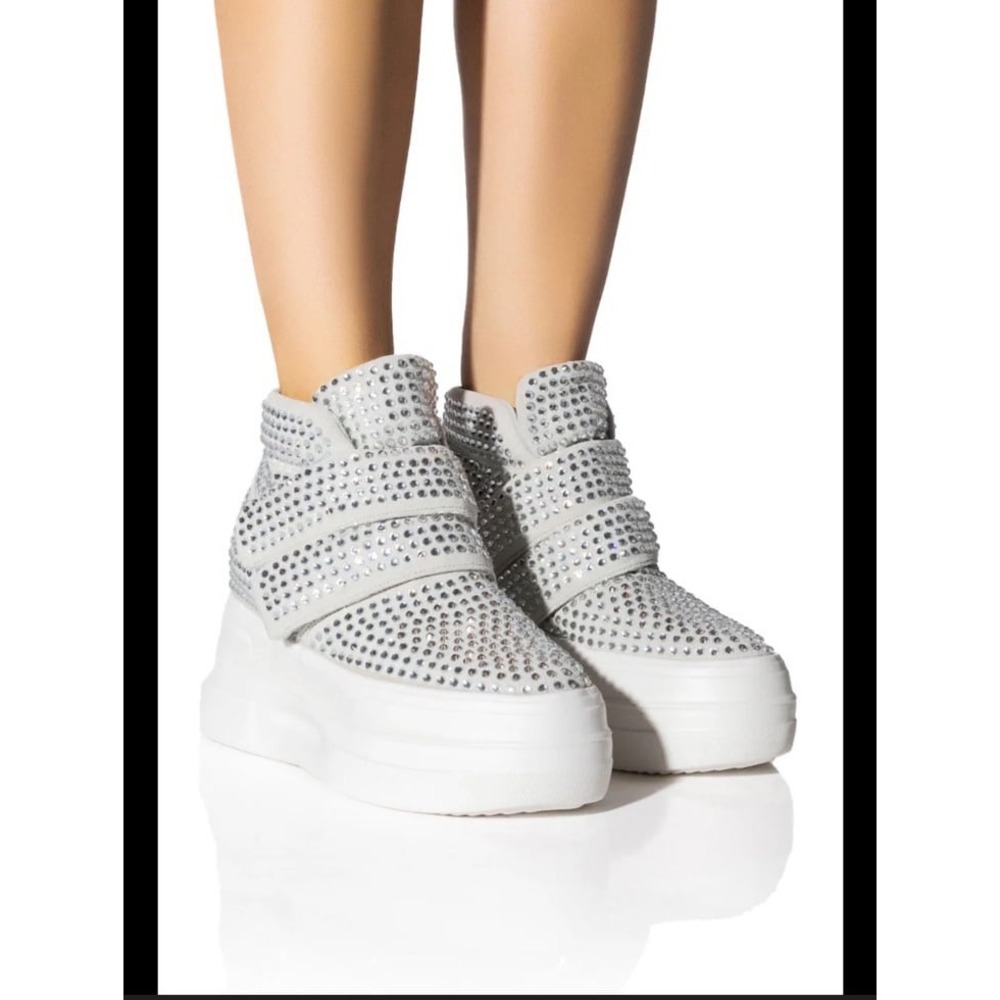 AZALEA WANG CYBER EMBELLISHED PLATFORM SNEAKER‎ IN SILVER size 7.5